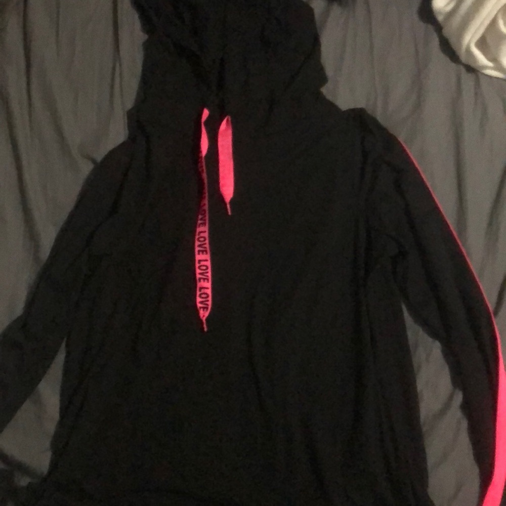 Oman’s hooded shirt